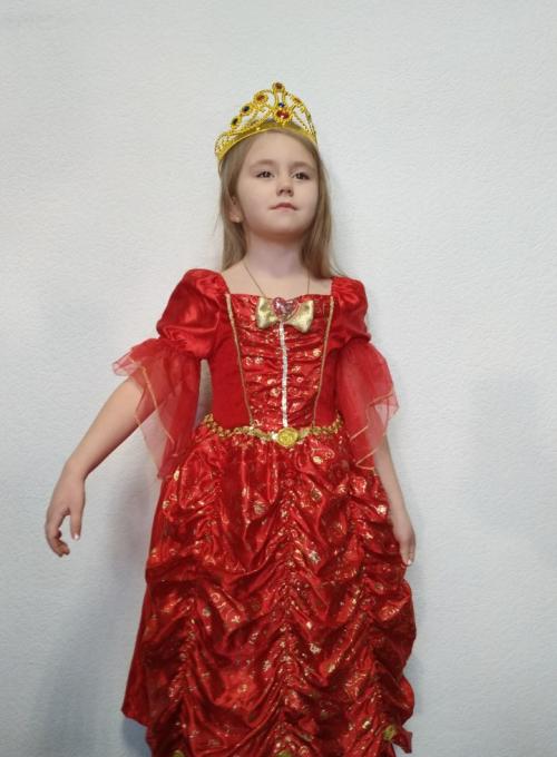 Принцесса в красном платье